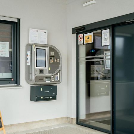 ホテル Lamede Self Check-In ウィーナー・ノイシュタット エクステリア 写真